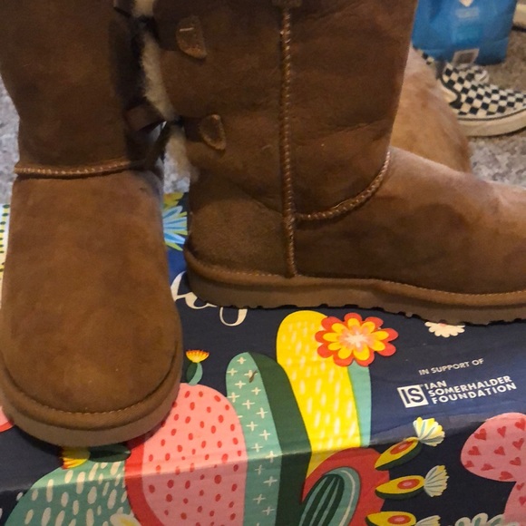 Uggs - Picture 2 of 6
